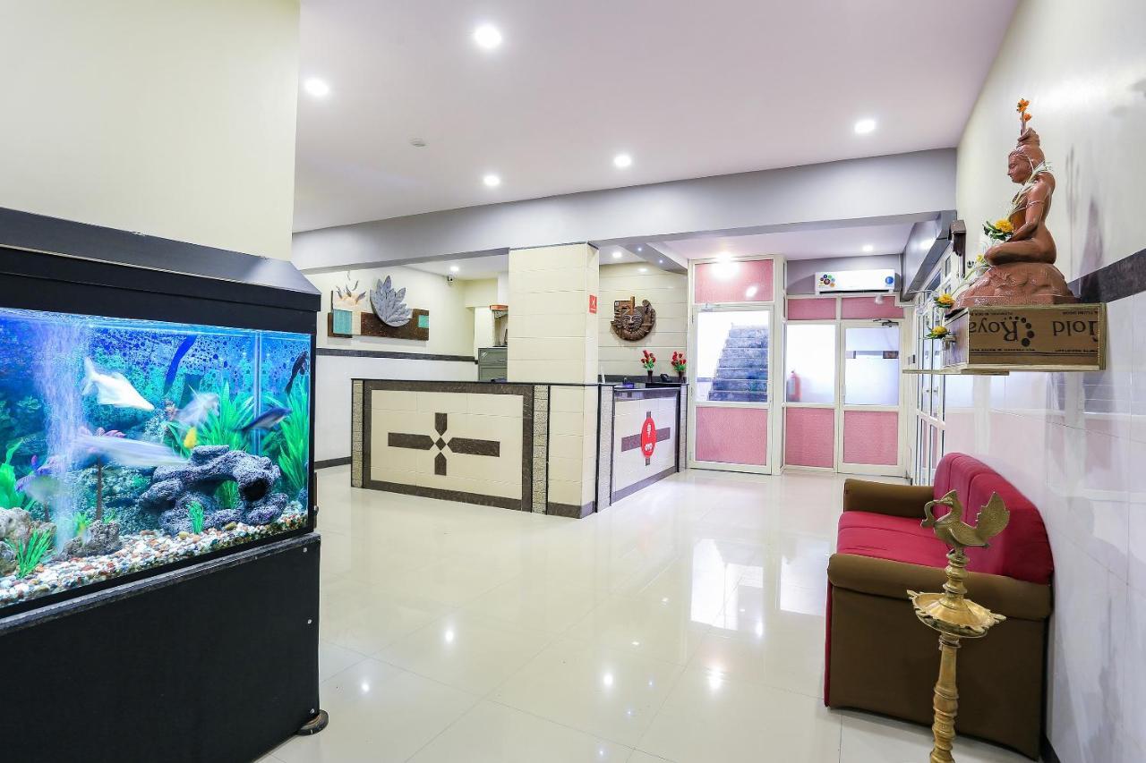 Oyo 10697 Hotel Suraj Inn Surat Exterior photo