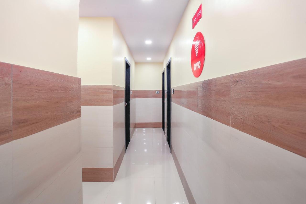 Oyo 10697 Hotel Suraj Inn Surat Exterior photo
